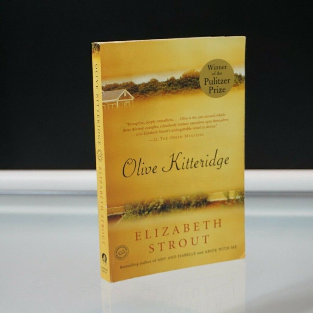 Olive Kitteridge by Elizabeth Strout 2008 Trade Paperback Book